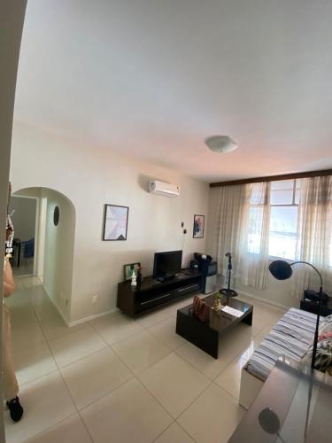 Barra House | Oportunidade - Suíte com Ar Condicionado - Para UMA ou mais pessoa do MESMO Grupo - BARRA