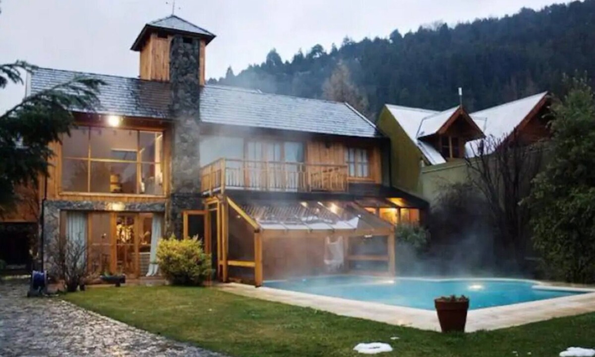 Lanin National Park House | Patagonia Casa Sur - Luxury mansion with swimming pool and barbecue area