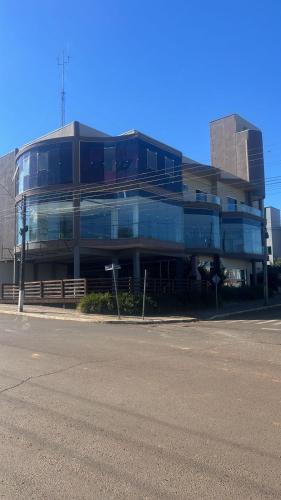 Veneza House | Predio giga em frente a faculdade