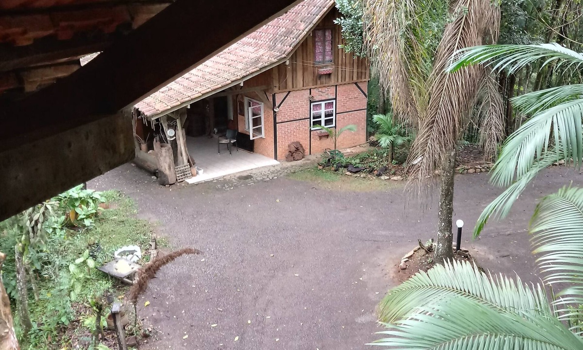 Ascurra House | Property with a place for fishing.