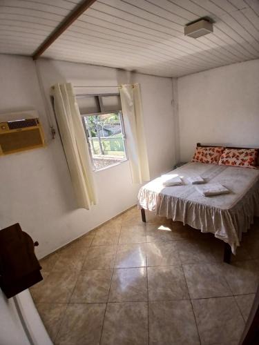 Sepetiba House | Quarto em Sepetiba com ar