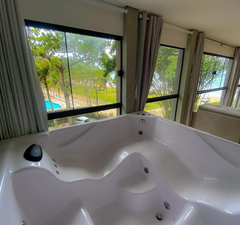 Guaiuba Hotel | Raizes do Mar Hotel - Pé Na Areia - Opções de Suites com Ofuro Aquecido, SPA Privativo, Vista ao Mar ou Montanha, com Estacionamento e Café Incluso