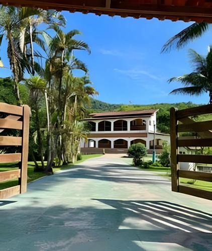 Pedro de Toledo Apartment | Refúgio na natureza com piscina e churrasqueira