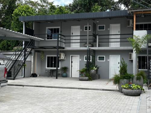 Barracao Apartment | Residencial Vila Jardim- AP2