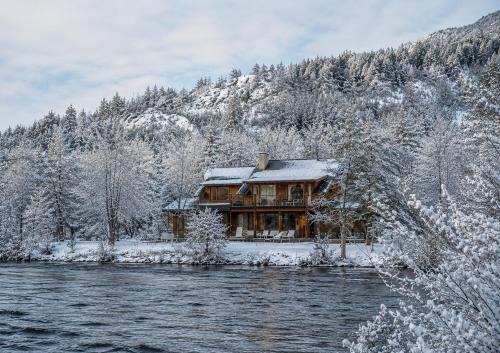 Lanin National Park Hotel | Rio Hermoso Hotel De Montaña
