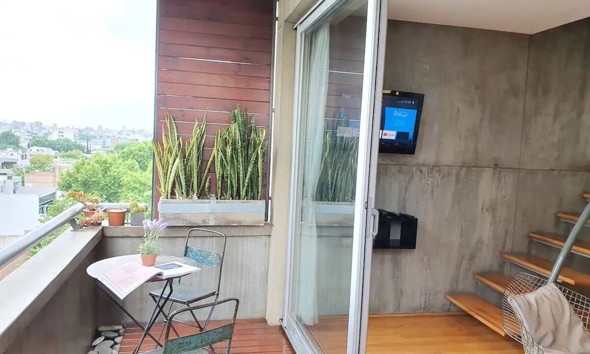 Palermo Apartment | Rooftop apartment, great views ! Outdoor balcony shower!