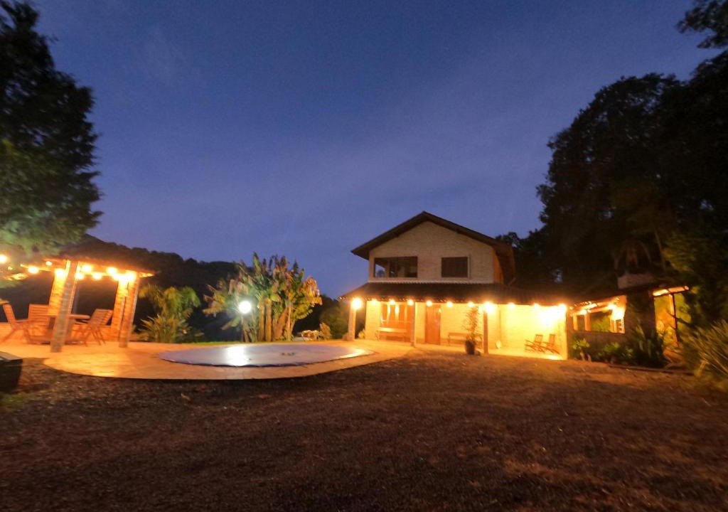 Garibaldi House | Sítio dos Coqueiros, em meio a natureza com piscina
