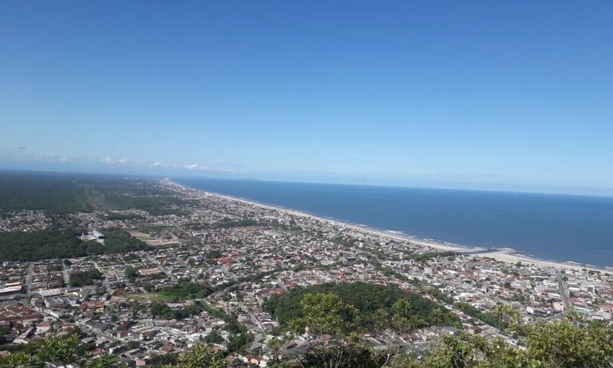 Matinhos House | Shared house 400 meters from the beach.