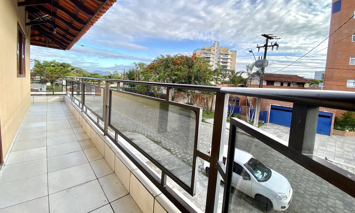 Guaratuba House | Sobrado Terezinha 4.5 blocks from the central beach, WiFi, 2 suites, barbecue, TV,