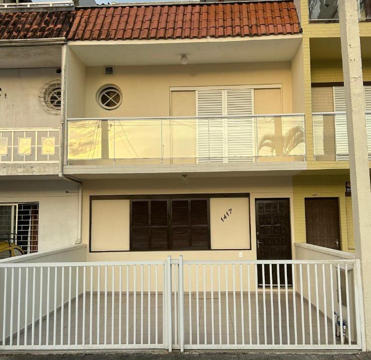 Guaratuba House | Sobrado triplex aconchegante a 500 metros da Praia Central de Guaratuba