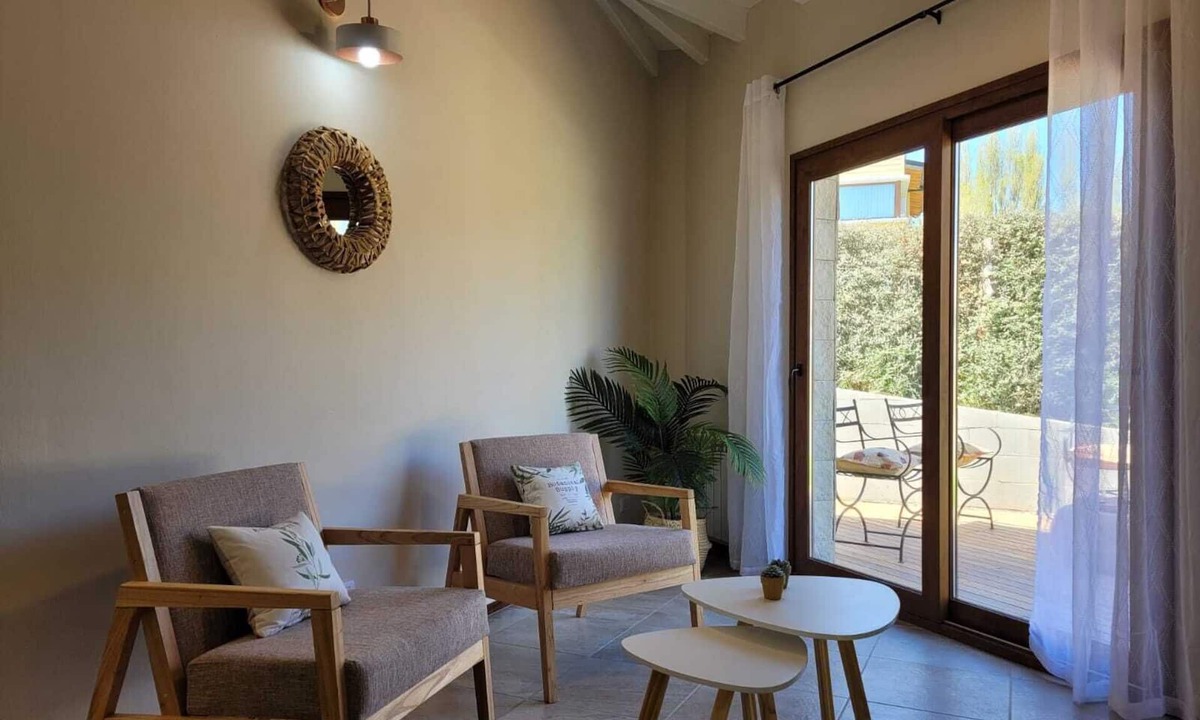 Dina Huapi House | Southern airs. Minutes from Bariloche. Duplex on the ground floor with barbecue and parking