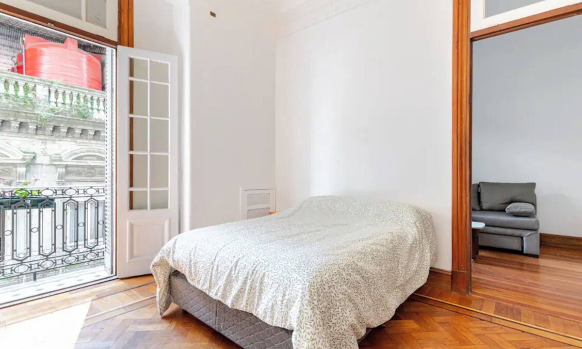 El Centro Apartment | Spacious 4-bedroom apartment with AC and WiFi in vibrant center Buenos Aires