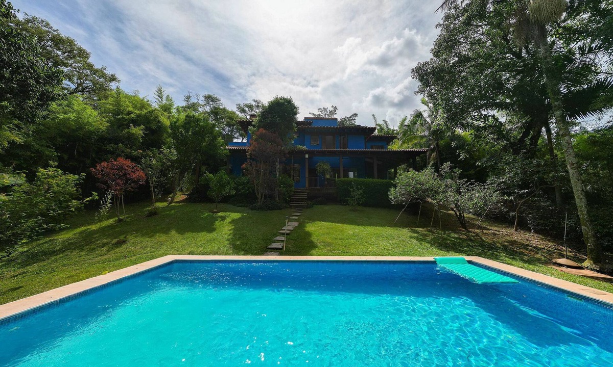 Carapicuiba House | Spacious House with Large Pool and Barbecue Near São Paulo