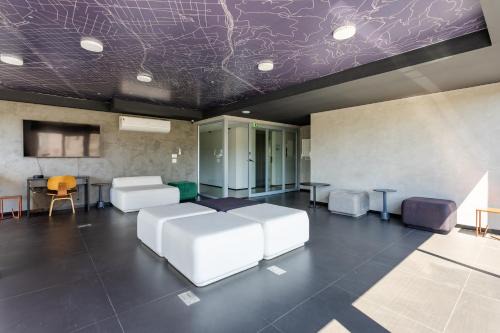 Indianopolis Apartment | Stay Home Moema - Próximo Congonhas - Terraço, Academia, Coworking, Espaço Beauty, Mercadinho e Portaria 24h - Apartamentos Decorados