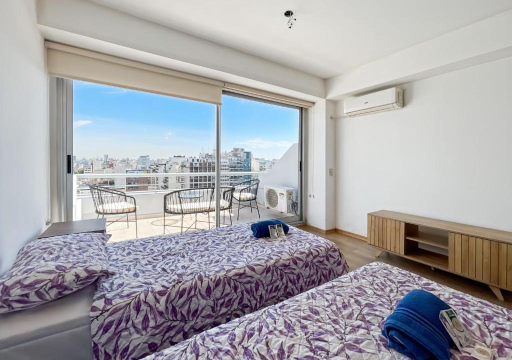 Buenos Aires Central Business District Apartment | Studio Apartment on 13th Floor with balcony terrace