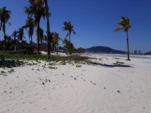 Enseada Apartment | Suíte a 360m da Praia da Enseada - localização privilegiada