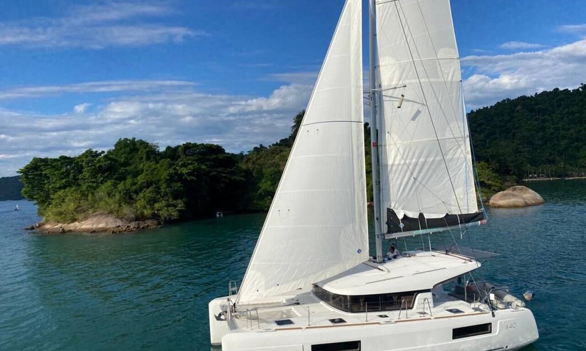 Paraty Boat Rental | Sun-Kissed Sailing Adventure in Angra dos Reis from Rio de Janeiro to Paraty