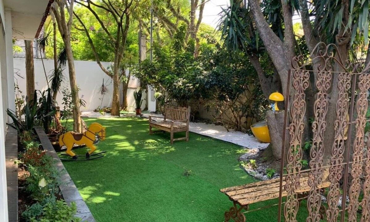Alto de Pinheiros Ski Chalet | Sunset Square Refuge