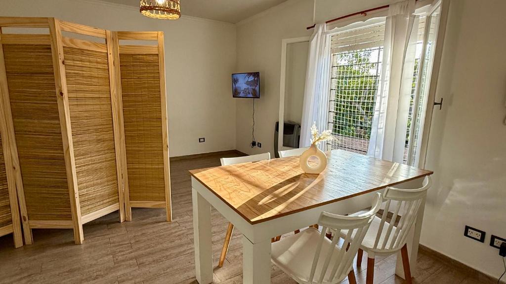 Monte Grande Apartment | Travel Suites MG Céntrico - Airport 15 min - Clínica MG - Parking Ezeiza