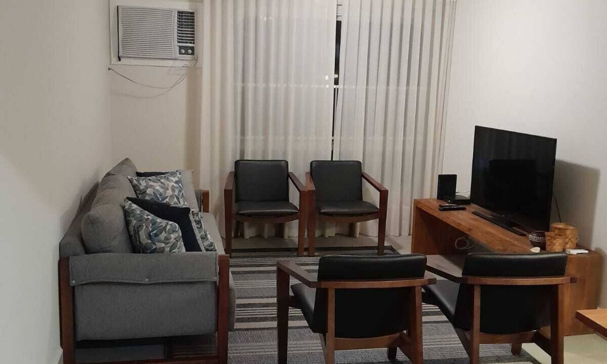 Jardim Vitoria Apartment | Two blocks from the beautiful Enseada Beach in Guarujá.