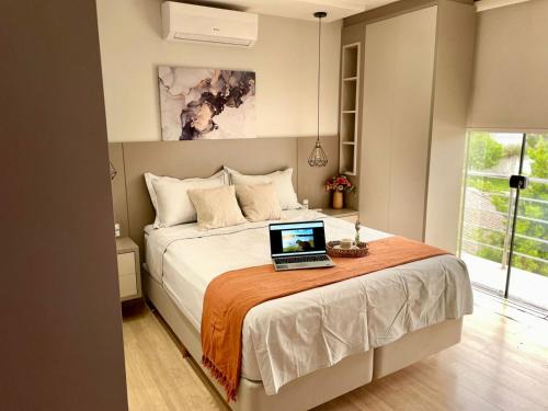 Regiao do lago House | Villa Serena Garden - Suíte com Hidromassagem - Ideal Casal