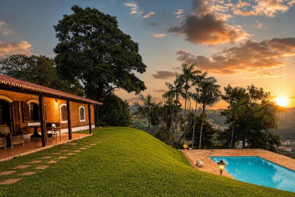 Serra Negra House | Vista Linda de Serra Negra Piscina e Lareira