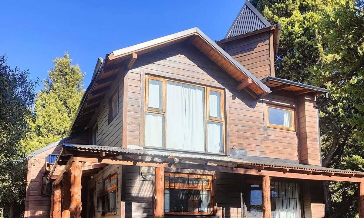 Villa Arelauquen House | Wonderful 3-bedroom house in Bariloche, Patagonia awaits you