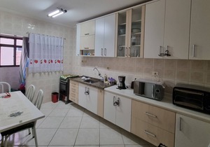 Air Conditioned Apartment 1 and a half blocks from the Beach