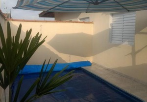 Casa com piscina cond fechado in Itanhaém
