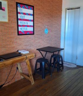 Jardim dos Ipes Apartment | 04 Quarto, com sala, cozinha, banheiro e sacada