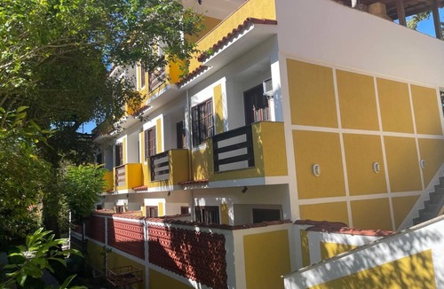 Recreio dos Bandeirantes Apartment | 10 apartments in Recreio, between the mountains and Vargem Grande. Mountain and sea path