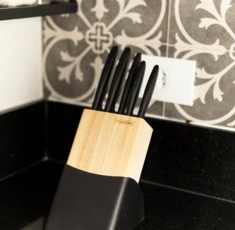 Londrina House | 113-Studio Amplo e completo com ar condicionado prox UEL