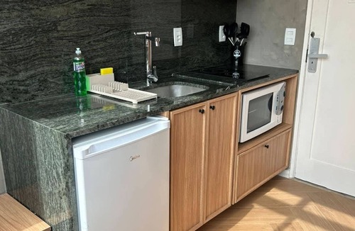 Zona Sul Apartment | 14m2 | 32" TV | Near beach | Near mall 24A
