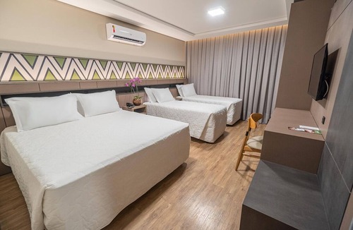 Foz do Iguacu Hotel | 2 Bright Superior Twin Units | Free Breakfast, Pool Bar & 5 mi to Three Borders