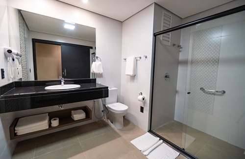 Foz do Iguacu Hotel | 2 Bright Superior Twin Units | Free Breakfast, Pool Bar & 5 mi to Three Borders