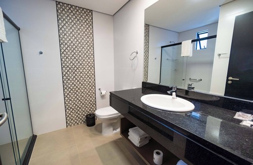 Foz do Iguacu Hotel | 2 Triple Double Stay Units | Free Breakfast, Swim-Up Bar & 6 mi to Orchid Area