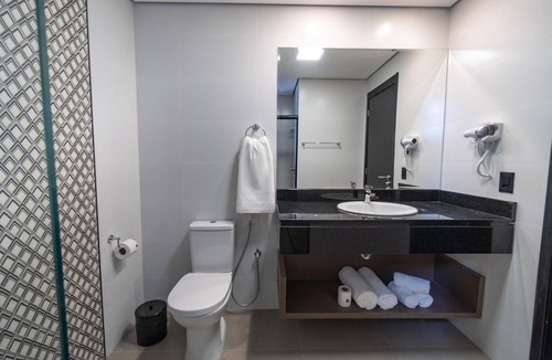 Foz do Iguacu Hotel | 2 Triple Double Stay Units | Free Breakfast, Swim-Up Bar & 6 mi to Orchid Area