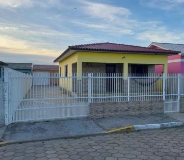 Balneario Arroio do Silva House | 3 quartos 3 camas de casal, piscina, 450 do mar venha com sua família desfrutar