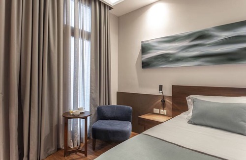 San Nicolas Hotel | 3 Relaxing Units with Gym, Spa & Onsite Dining! Close to Metro!