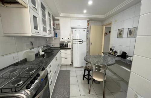Asturias Apartment | 300m da Praia Astúrias Guarujá