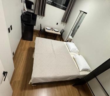 Lavras Apartment | 3Studio no centro com ar condicionado otimos restaurantes e padaria perto de tudo que você precisa