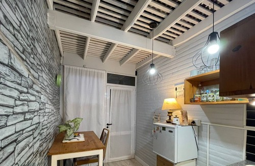 Banfield Apartment | 40 min from the Airport / modern apt in Banfield!