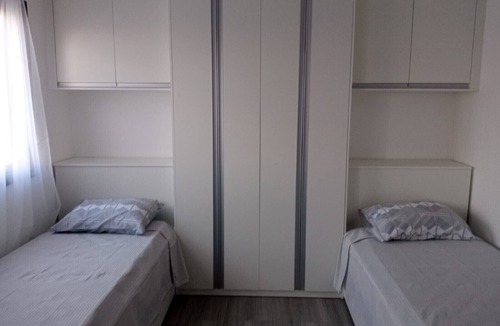 Zona Leste Apartment | 5 min walking to subway 4 single beds, TV, Wi-Fi, cook top,Close to UNIP