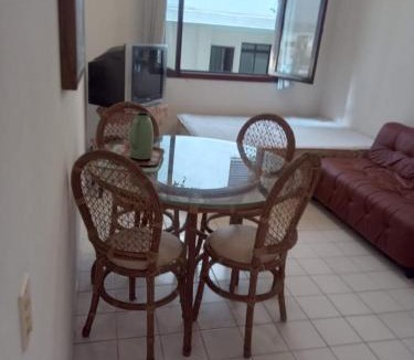 Jardim Vitoria Apartment | 50 Metros da PRAIA da Enseada, poucos passos da MELHOR praia do Guaruja e ao lado de vários estabelecimentos, podendo fazer tudo a pé !