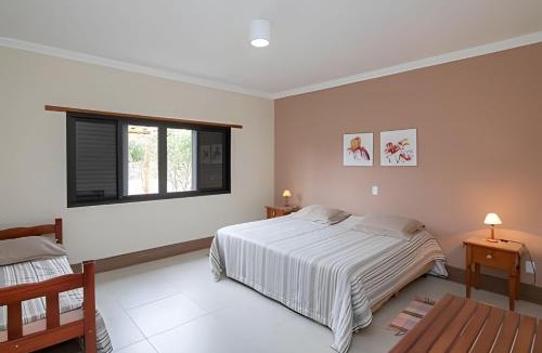 Ibiraci House | 7 QUARTOS, sendo 6 SUÍTES, PISCINA AQUECIDA borda infinita na REPRESA de DELFINÓPOLIS