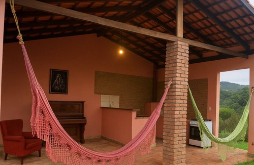 Jardim Botanico Cottage | A house in the valley, by the river, immersed in nature.