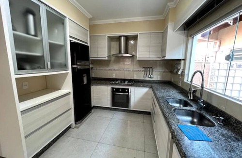 Enseada House | A magnificent, high-end furnished townhouse located right on the waterfront.