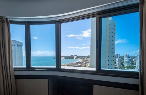 Ponta Negra Apartment | A retreat with a perfect sea view, 2 bedrooms, Wi-Fi, 24-hour concierge, rotating garage.