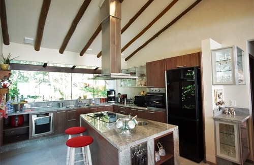 Caiacanga House | A retreat with panoramic views of the south of Florianópolis Island.