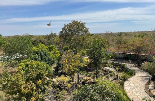Aruana House | A two-story house with a sauna, swimming pool, hot tub, soccer field, barbecue, etc.